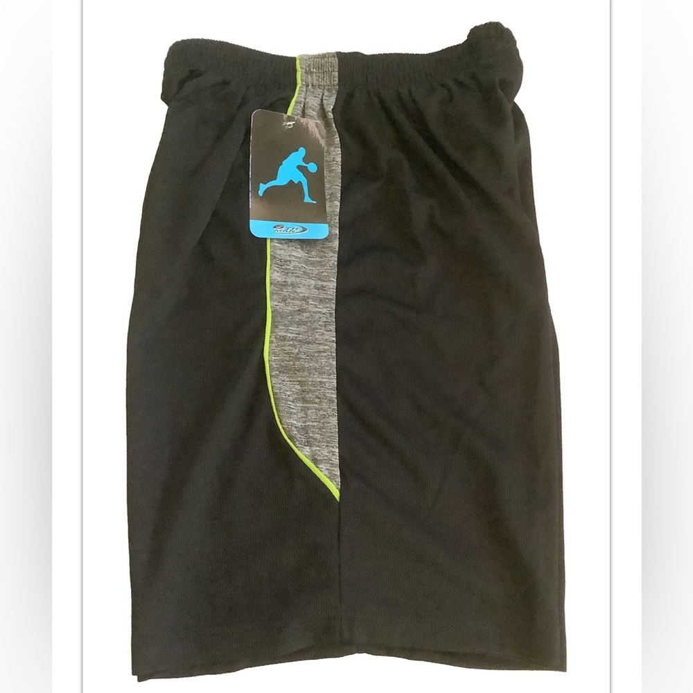 6th Man sports shorts in size XL (18/20), young big boy